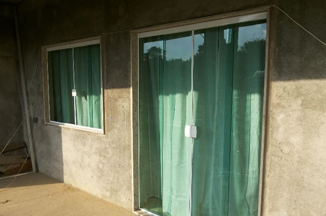 janelas e portas de vidro